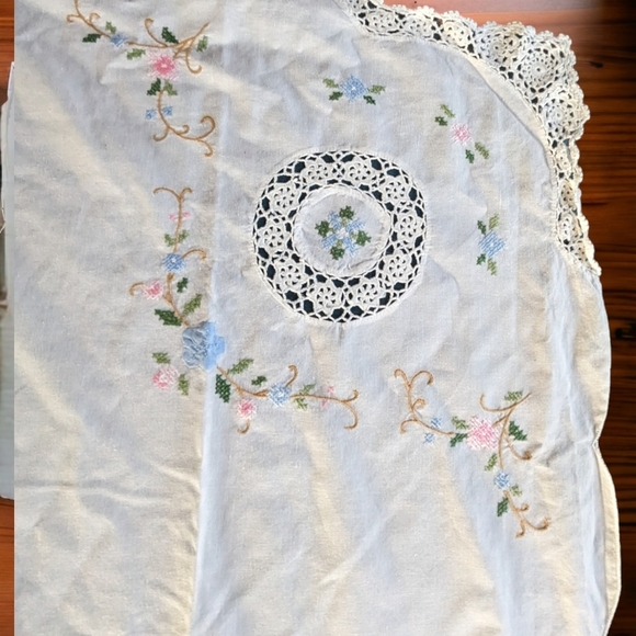 Vintage Embroidered Tablecloth 110"x60" Appliqued Crossstitch Flowers & Lace - Picture 4 of 6